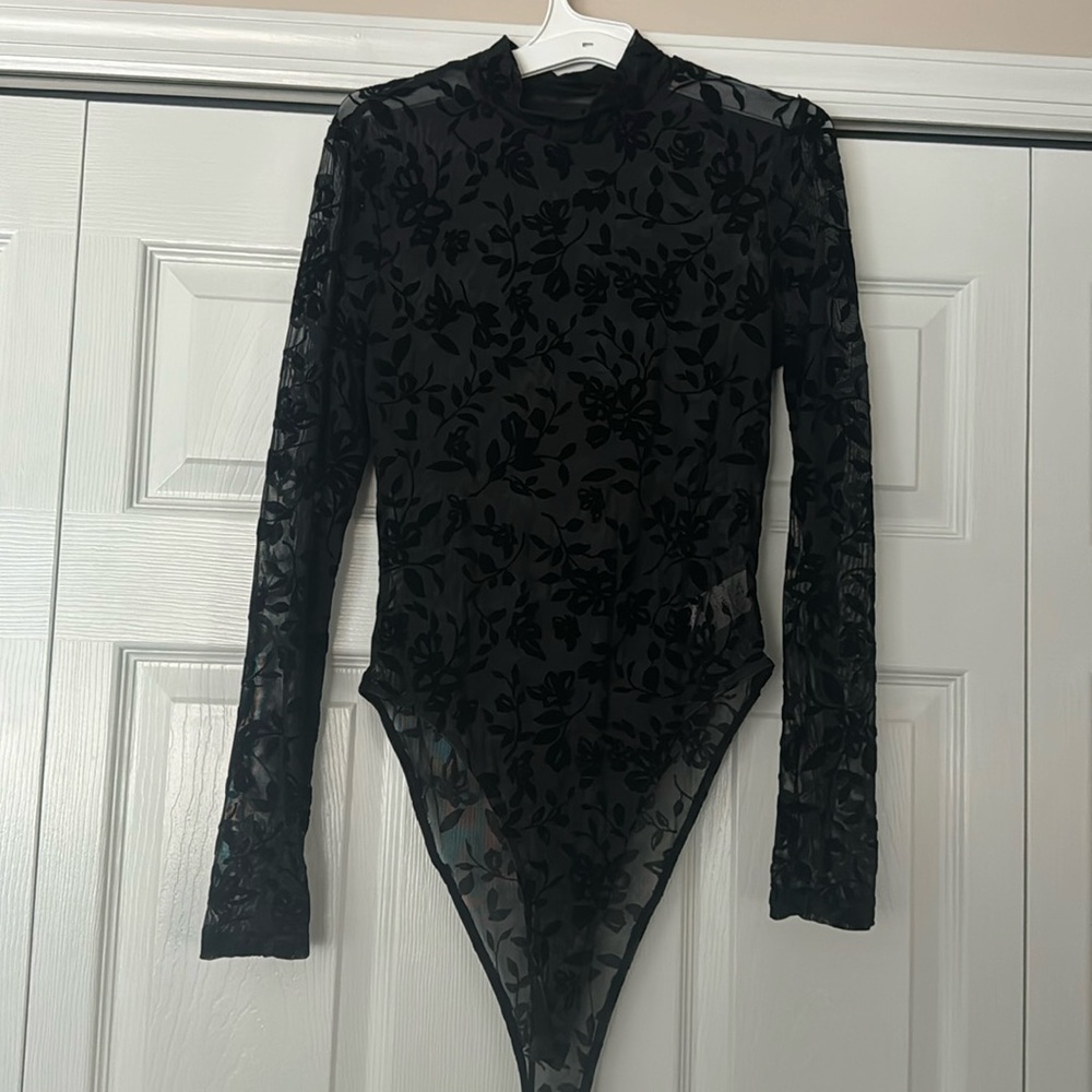 Women’s Lace Floral Bodysuit New Never Worn Comfortable Casual